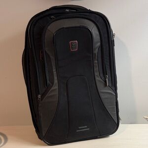 Tumi T-Tech Presidio Park International 2-Wheel Carry-On Suitcase Bag USED